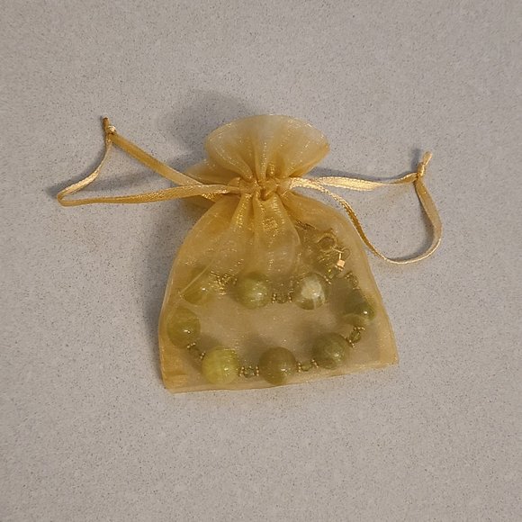 Jade Colored Glass Beaded Bracelet - Picture 9 of 9